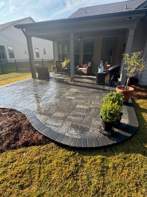 Chic Keystone Paver Patio with Elegant Black Border image