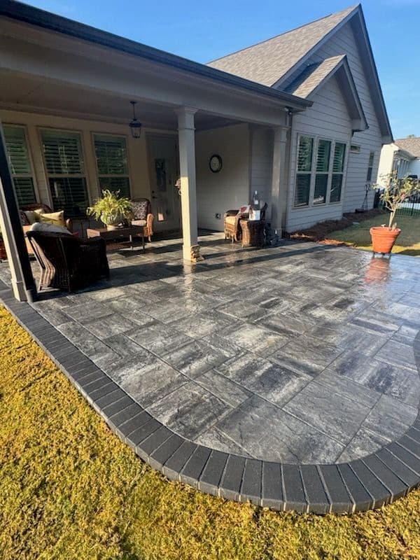 Gallery photos for Chic Keystone Paver Patio with Elegant Black Border: Image #1
