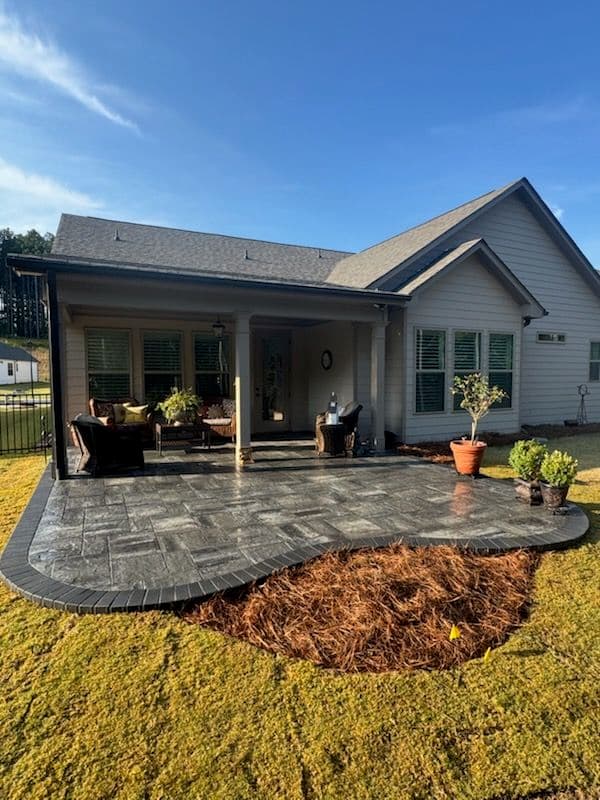 Gallery photos for Chic Keystone Paver Patio with Elegant Black Border: Image #2